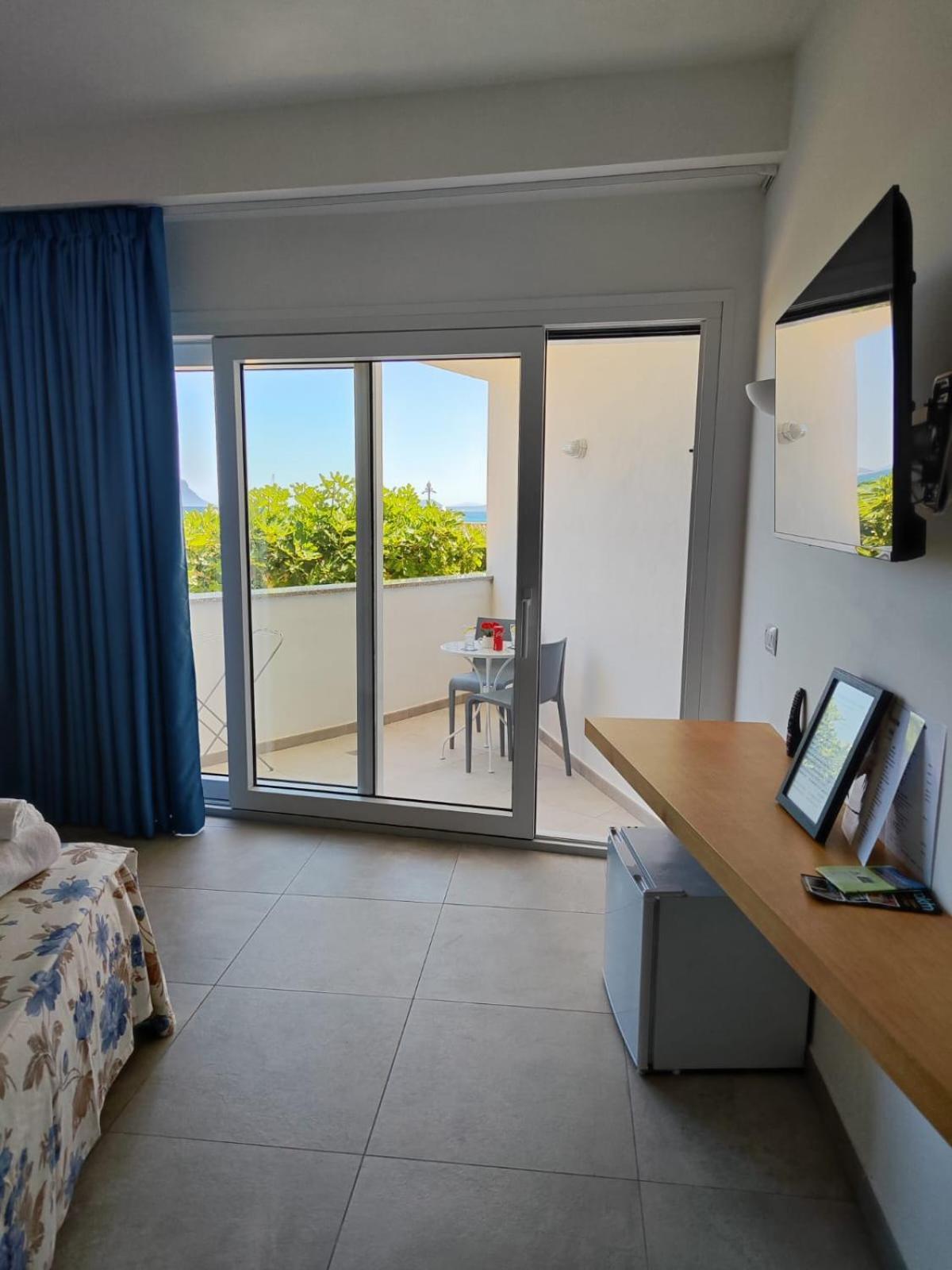 Rooms, Affittacamere Maksim Golfo Aranci Exterior photo