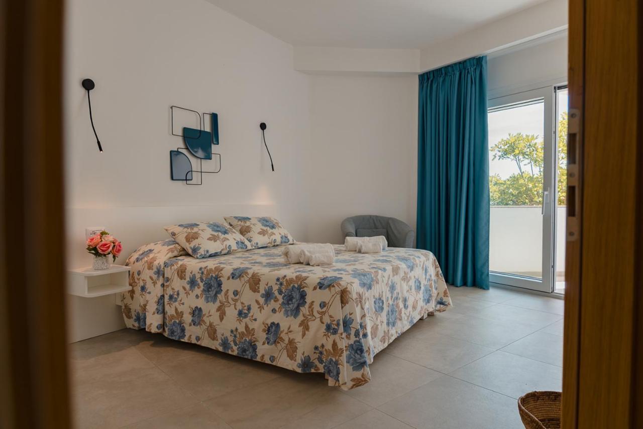 Rooms, Affittacamere Maksim Golfo Aranci Exterior photo