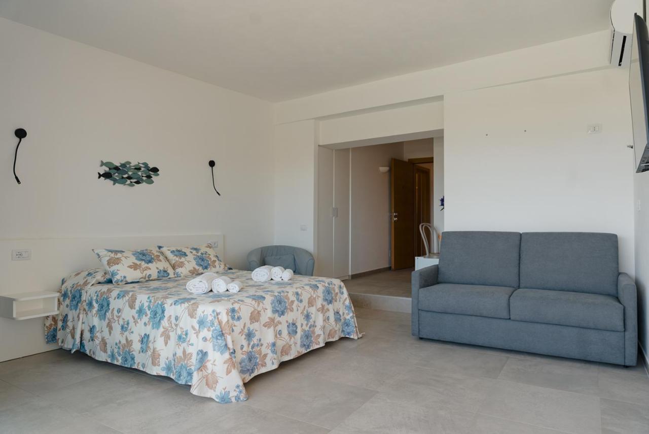 Rooms, Affittacamere Maksim Golfo Aranci Exterior photo