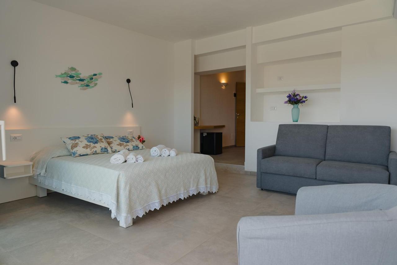 Rooms, Affittacamere Maksim Golfo Aranci Exterior photo